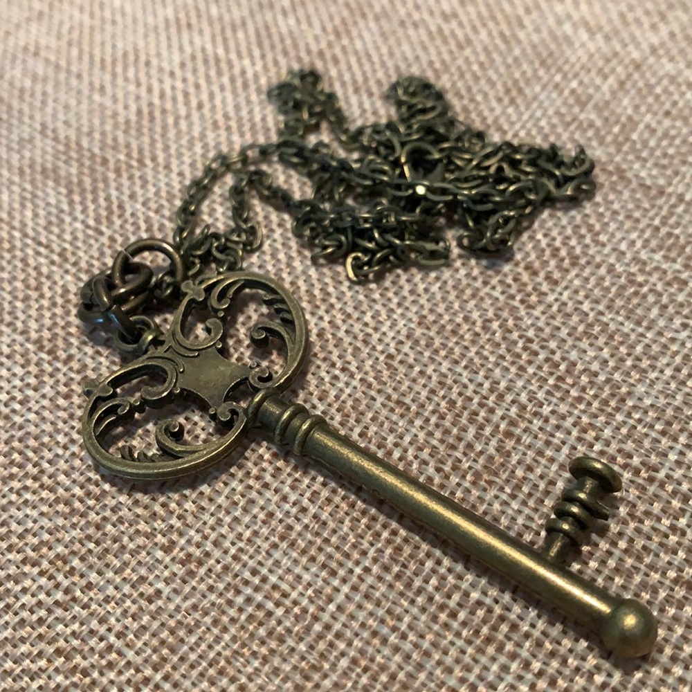 Skeleton key Pendant Necklace 30” Chain New